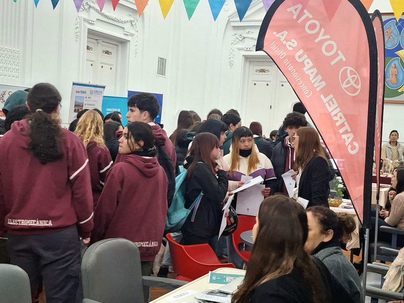 EXITOSA NUEVA EDICIÓN DE LA FERIA DE EDUCACIÓN Y EMPLEO
